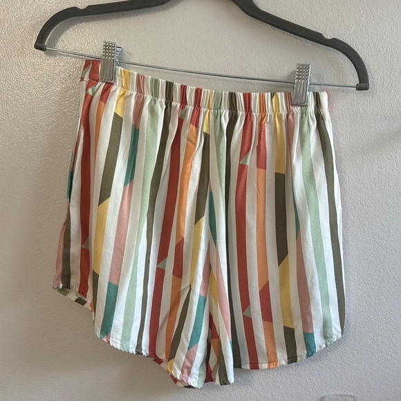 Shore Brand Classy Shorts Size M - Picture 2 of 5